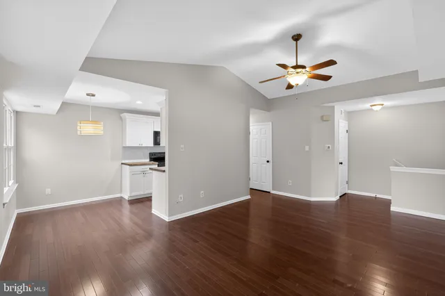 $2,200 | 8022 Beacon Hill Drive, Unit 11, Southampton, PA 18966