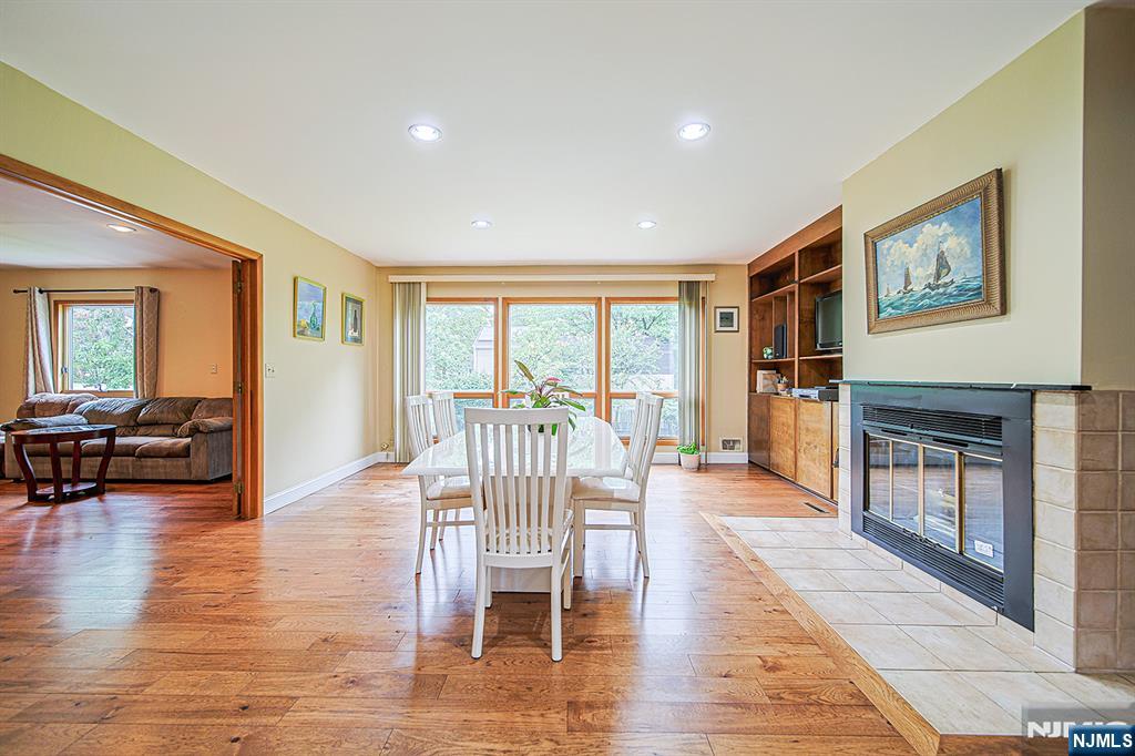 728 Lancaster Road Ridgefield, NJ 07657 - Photo 12 of 34 Gallery Image 12