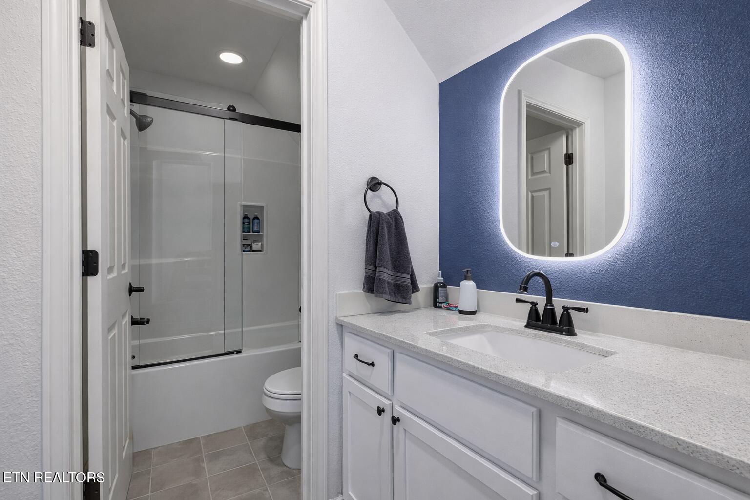 3347 Frontier View, Unit 3 Sevierville, TN 37876 - Photo 15 of 30 Chat Master Bath