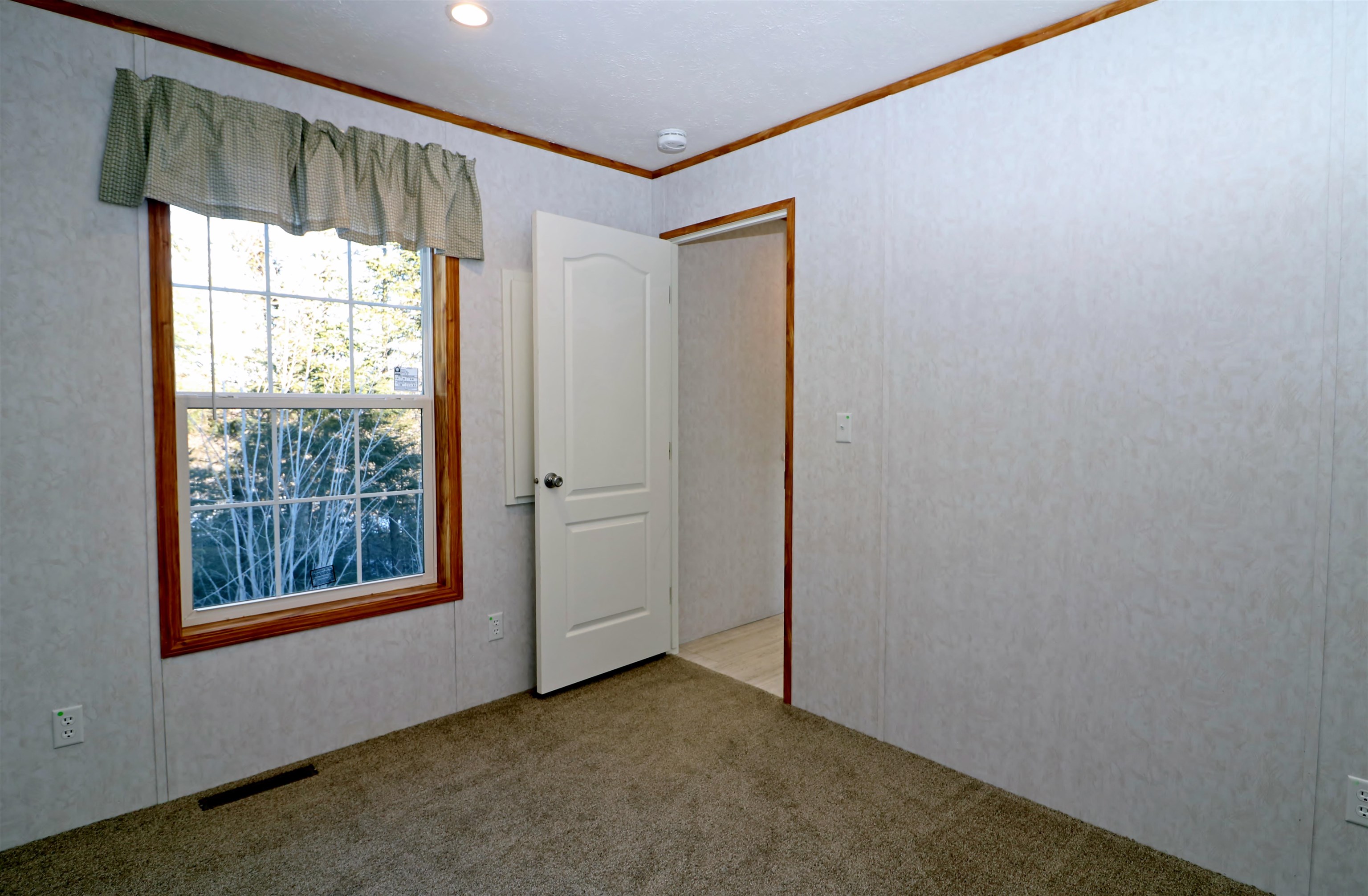 12 Victoria Lane Berlin, NH 03570 - Photo 5 of 15