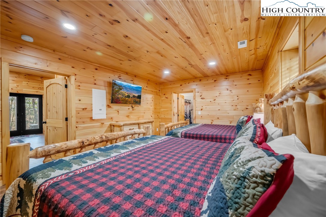 2533 Buck Mountain Road Purlear, NC 28665 - Photo 18 of 40 a bedroom with a bed and a couch