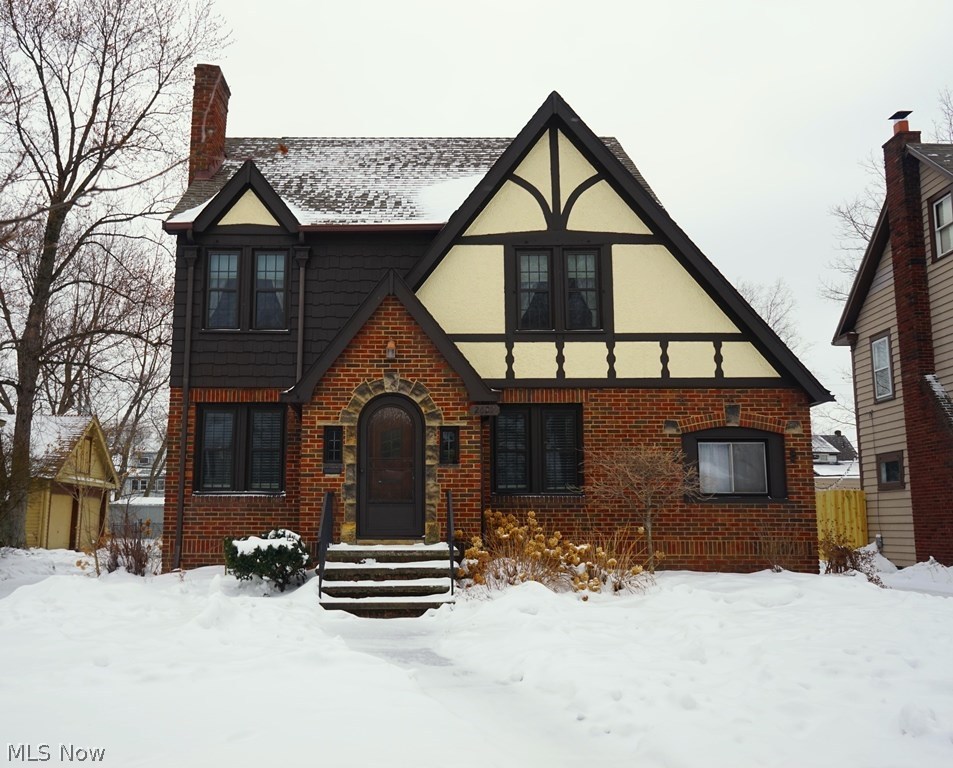 2627 Canterbury Road Cleveland, OH 44118 - Photo 1 of 21