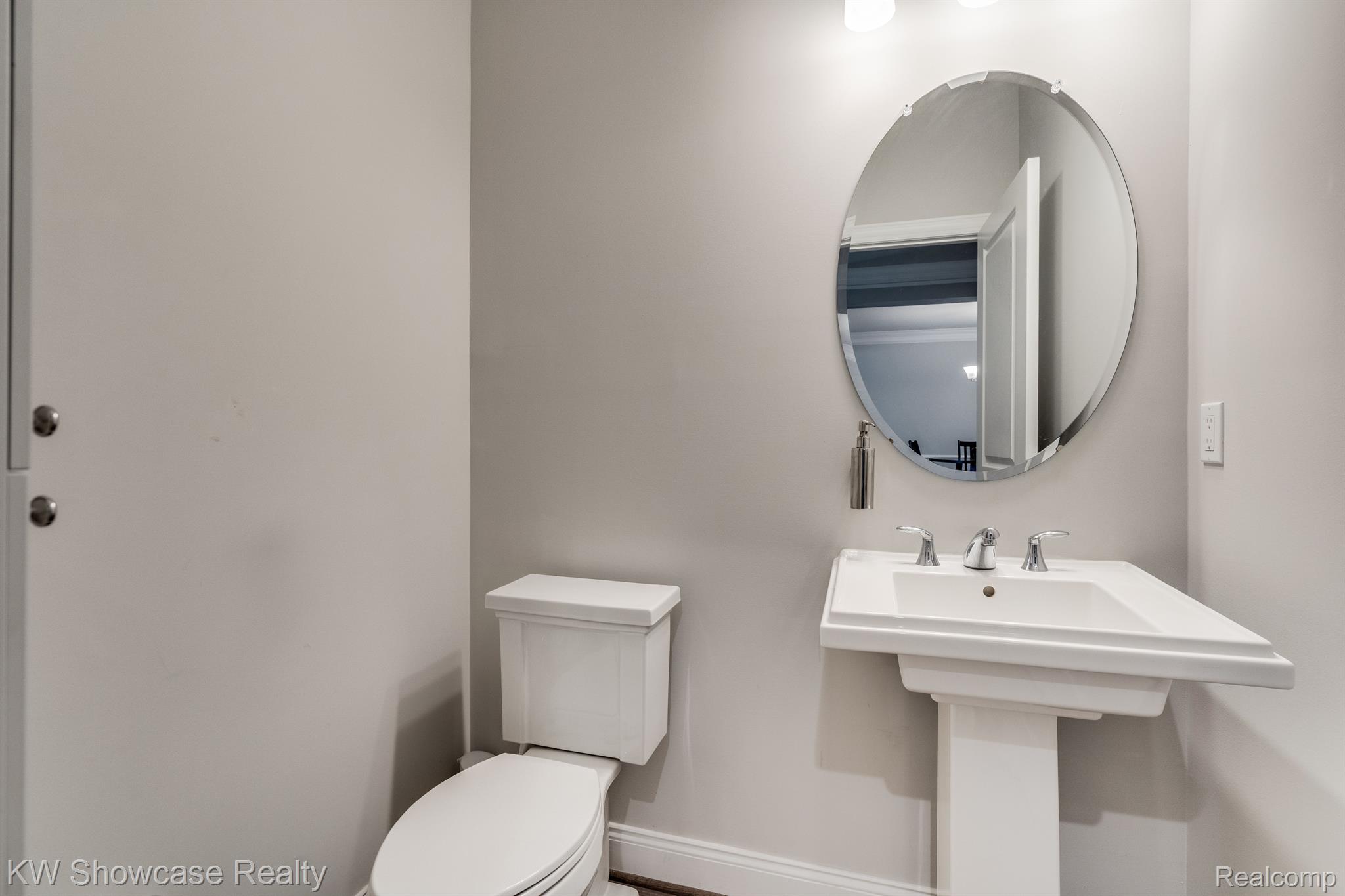 42768 Cardinal Way Novi, MI 48375 - Photo 25 of 42 The first floor half bath.