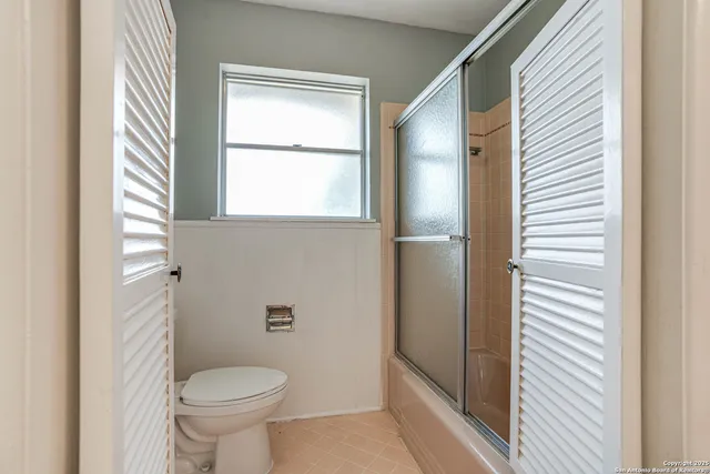 $349,800 | 211 East Woodlake Drive, San Antonio, TX 78229