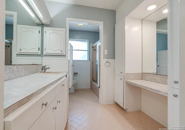 $349,800 | 211 East Woodlake Drive, San Antonio, TX 78229