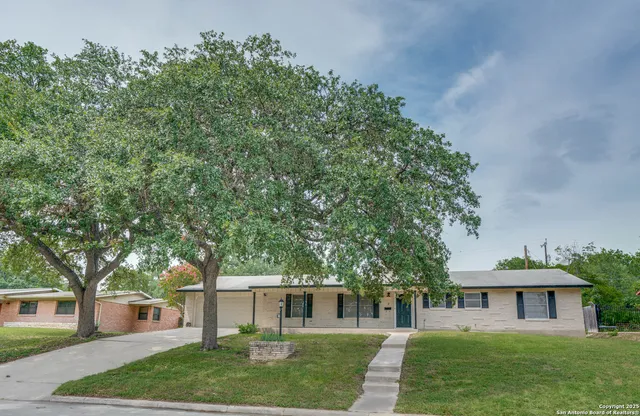 $349,800 | 211 East Woodlake Drive, San Antonio, TX 78229