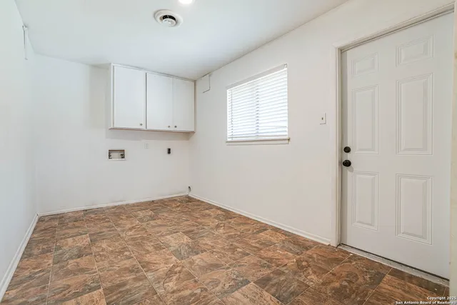 $349,800 | 211 East Woodlake Drive, San Antonio, TX 78229