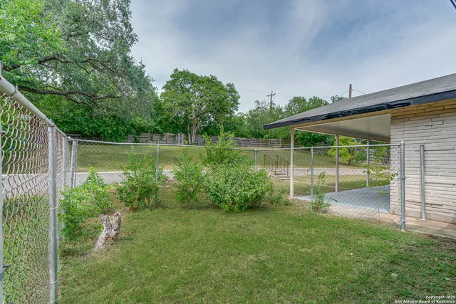 $349,800 | 211 East Woodlake Drive, San Antonio, TX 78229