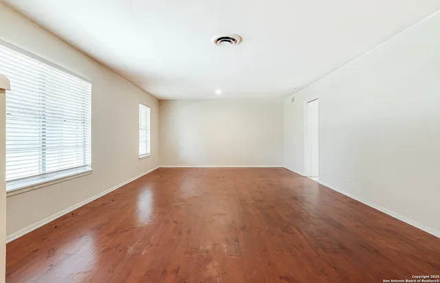 $349,800 | 211 East Woodlake Drive, San Antonio, TX 78229