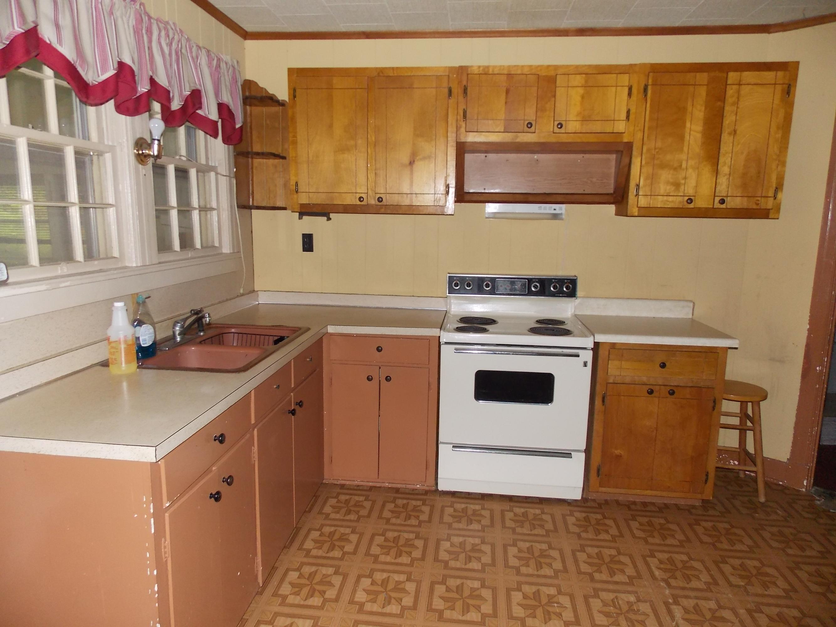 657 River Road Loudon, TN 37774 - Photo 7 of 9 Kitchen