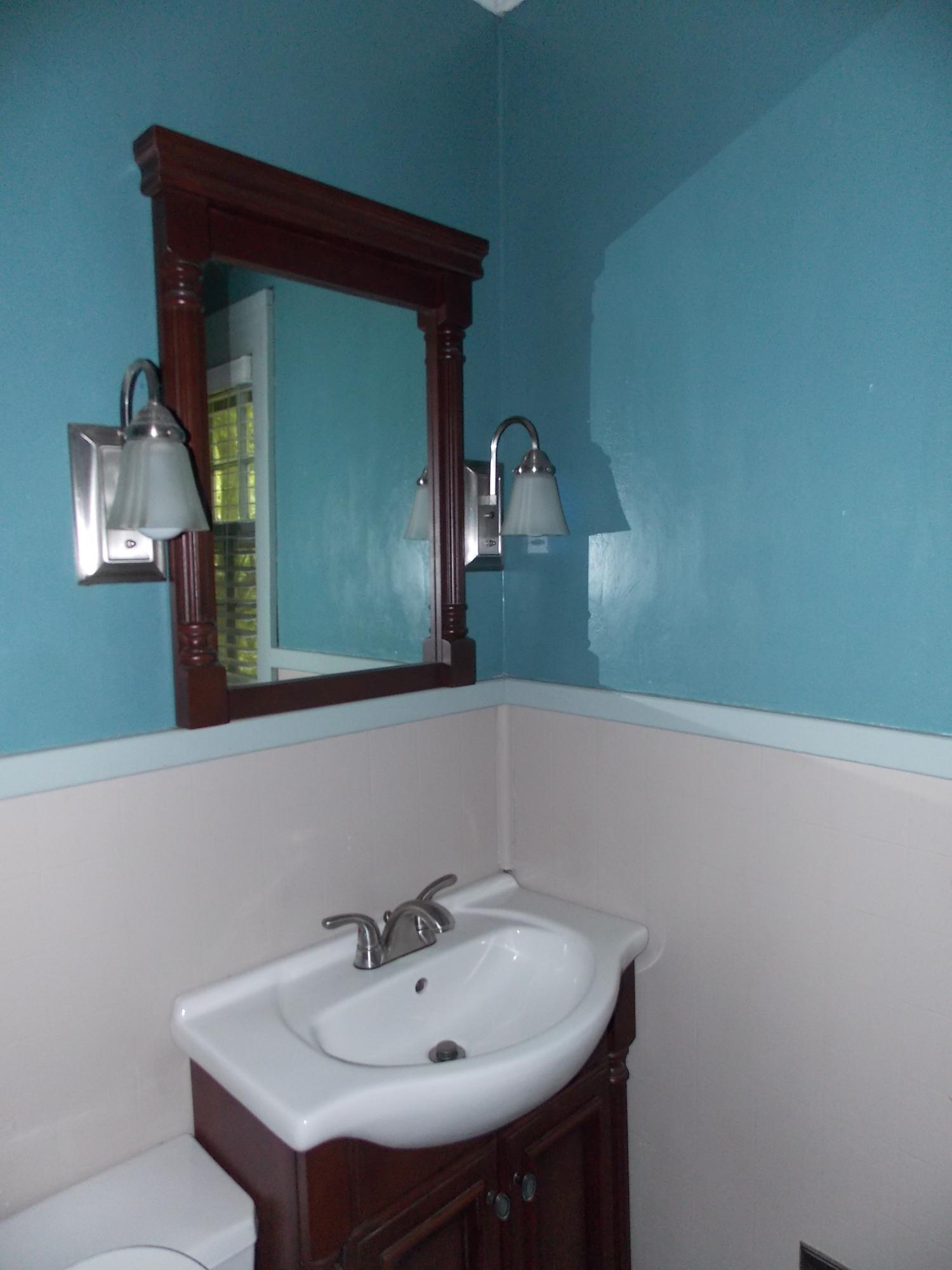 657 River Road Loudon, TN 37774 - Photo 8 of 9 Bathroom