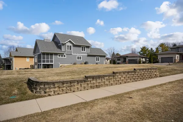 $235,000 | 11 Arboredge Way, Fitchburg, WI 53711