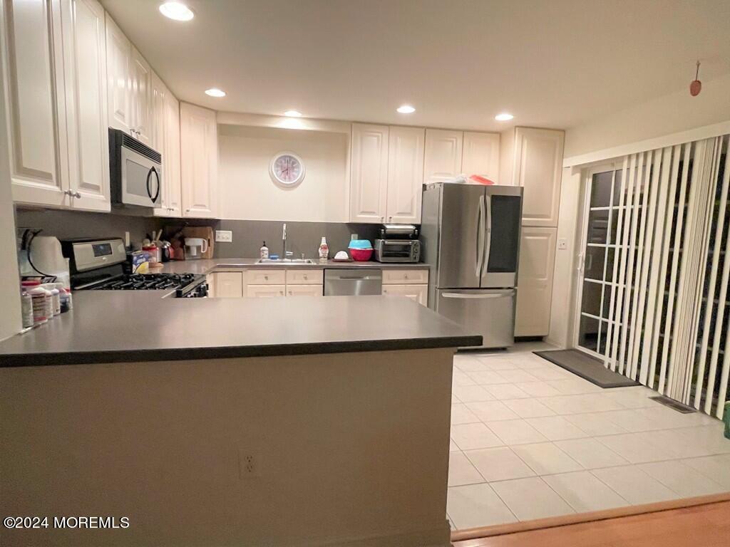 73 Ironwood Court Middletown, NJ 07748 - Photo 2 of 18 2