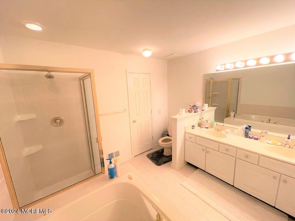 73 Ironwood Court Middletown, NJ 07748 - Photo 8 of 18 8