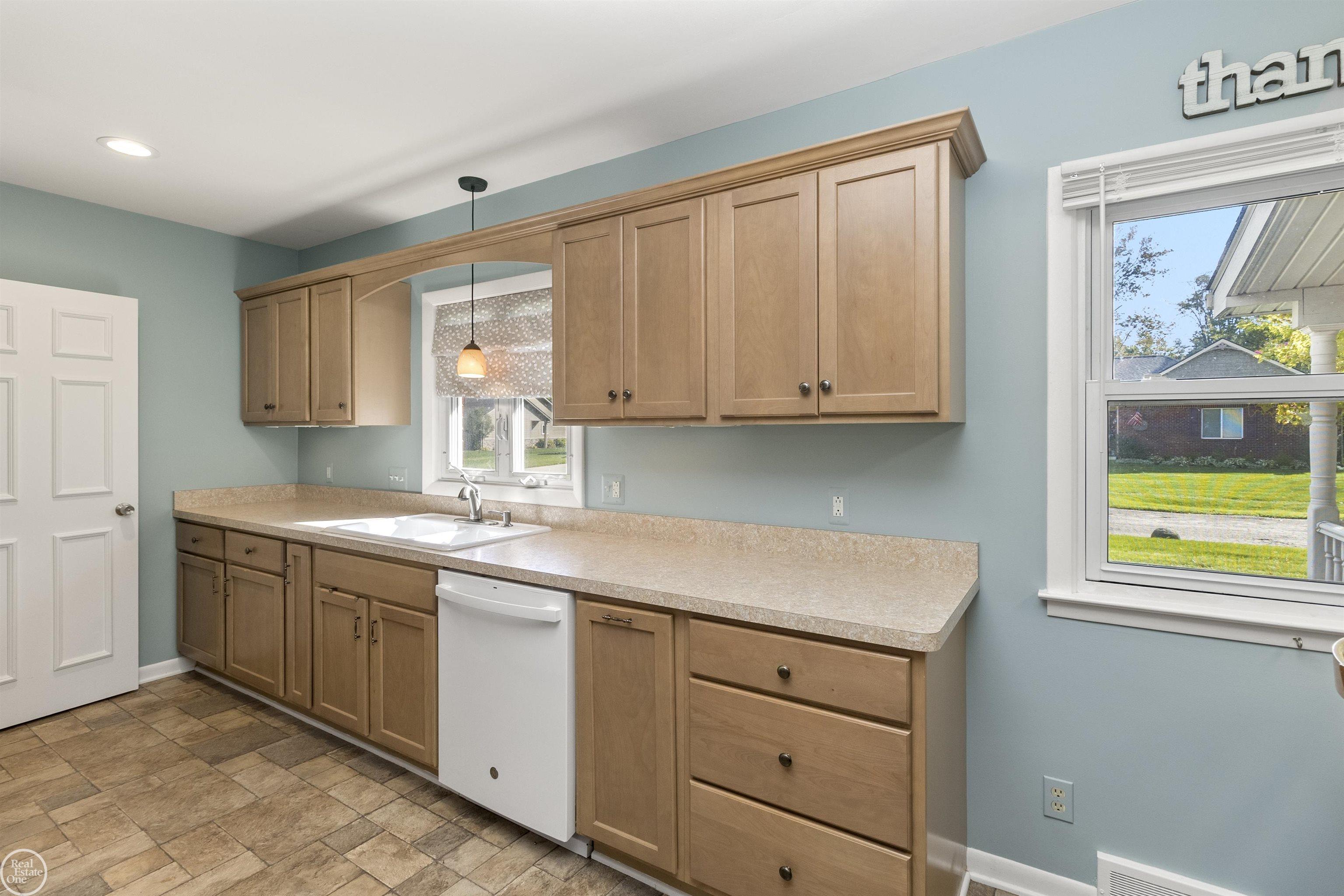 11681 Kaeding Road Romeo, MI 48065 - Photo 10 of 71 50125023-9.JPG