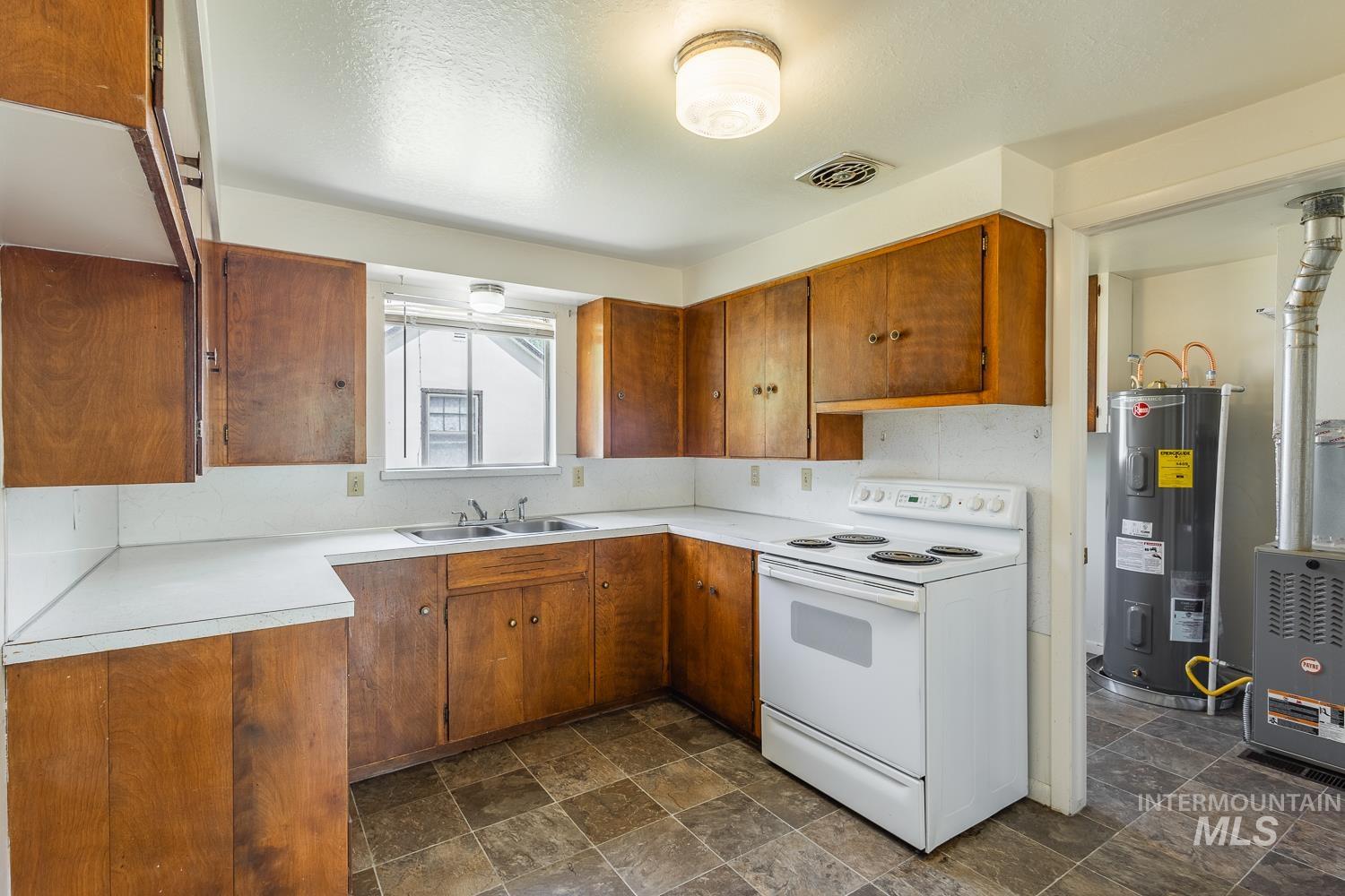 918 Northwest 4th Street Meridian, ID 83642 - Photo 10 of 48