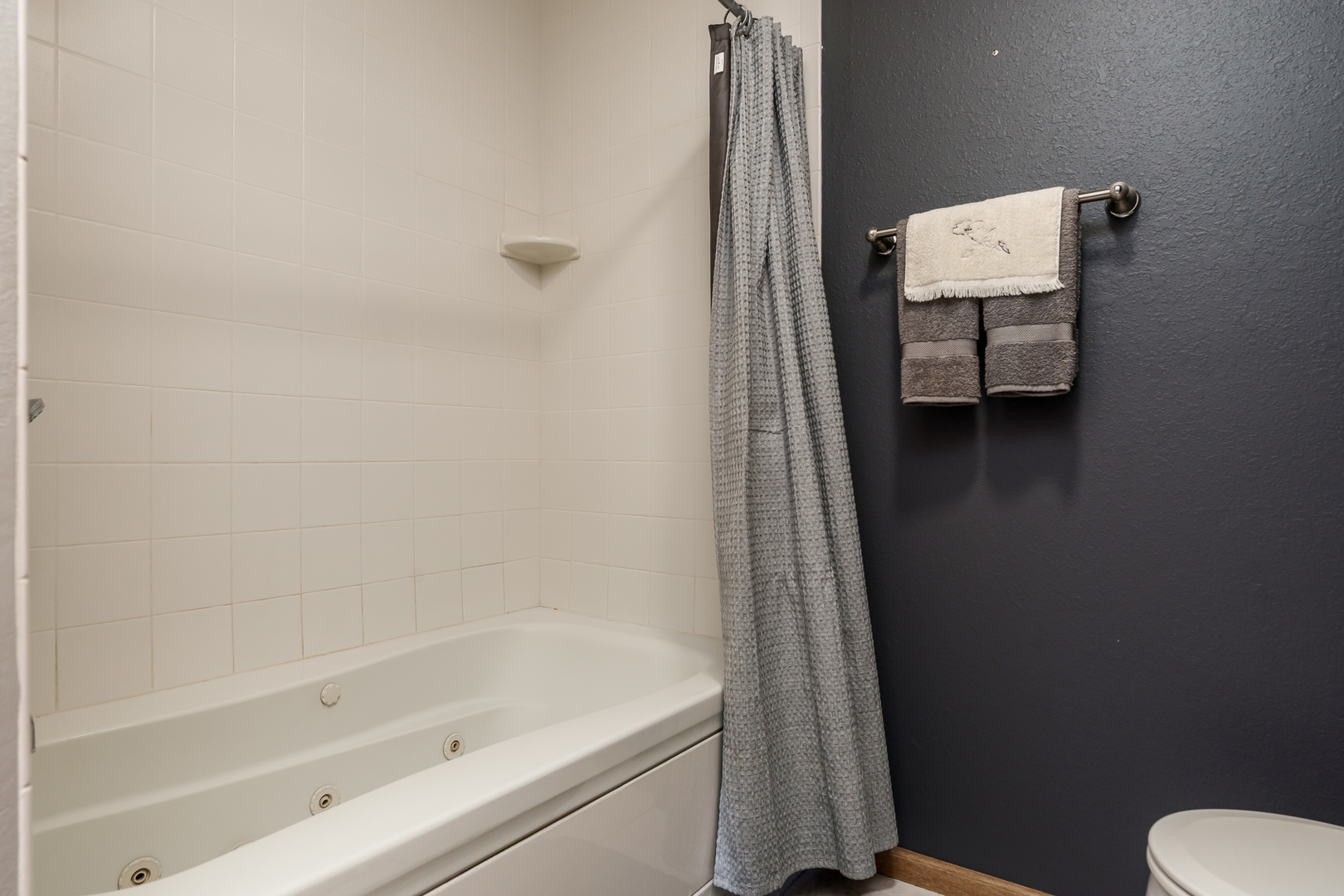 6465 Corina's Curve Rockford, IL 61103 - Photo 28 of 48 a bathroom with a bathtub