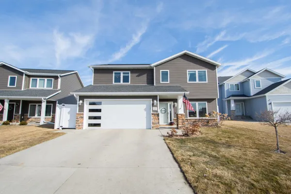 $379,900 | 293 Redwood Drive, Mapleton, ND 58059