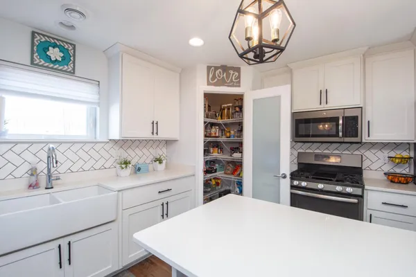 $379,900 | 293 Redwood Drive, Mapleton, ND 58059