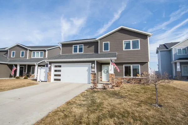 $379,900 | 293 Redwood Drive, Mapleton, ND 58059