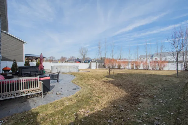 $379,900 | 293 Redwood Drive, Mapleton, ND 58059