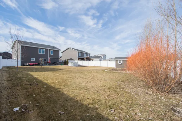 $379,900 | 293 Redwood Drive, Mapleton, ND 58059