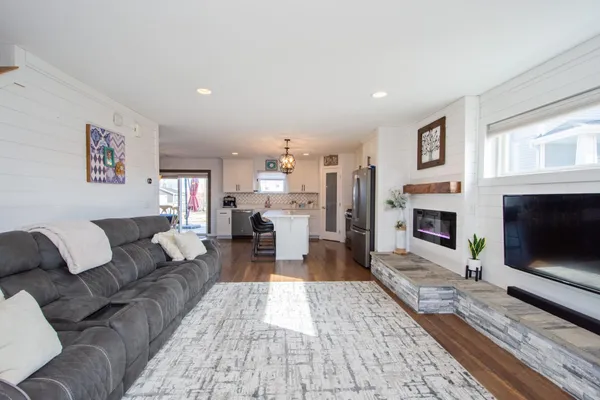 $379,900 | 293 Redwood Drive, Mapleton, ND 58059