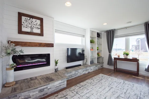 $379,900 | 293 Redwood Drive, Mapleton, ND 58059