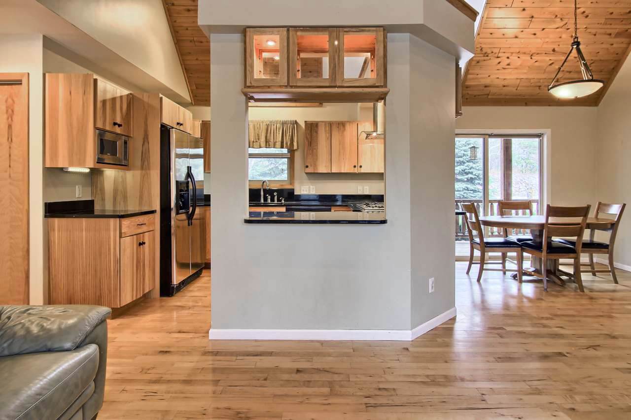 7199 Secor Road Traverse City, MI 49685 - Photo 6 of 33 1852206-5.JPG