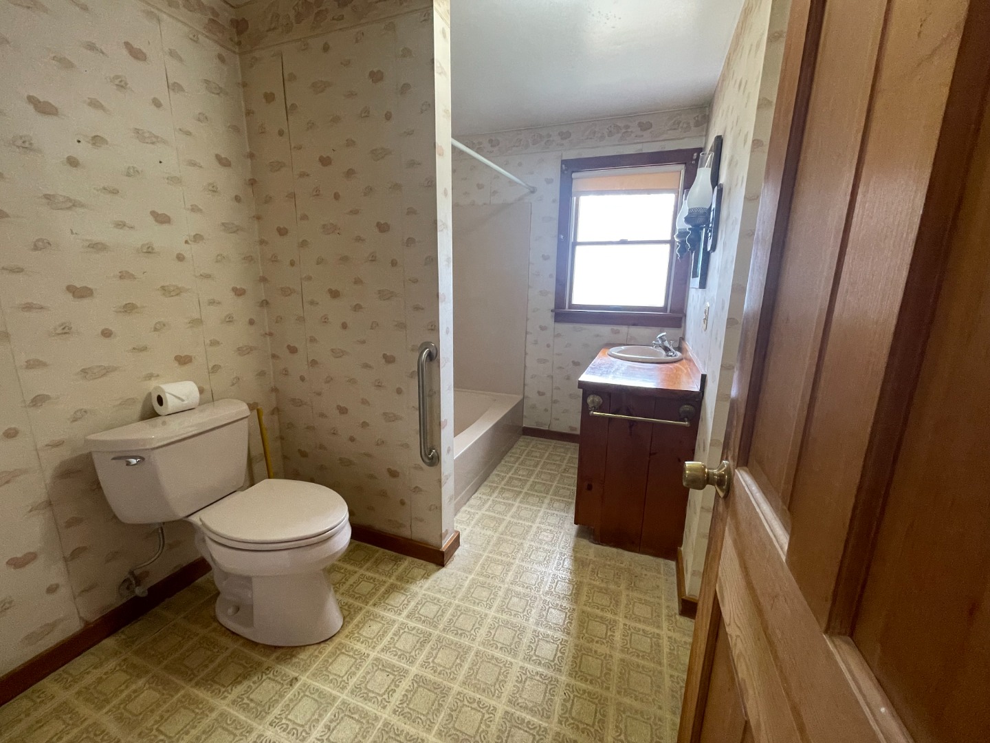 42 Marthas Road Edgartown, MA 02539 - Photo 8 of 18 a bathroom with a toilet and a shower