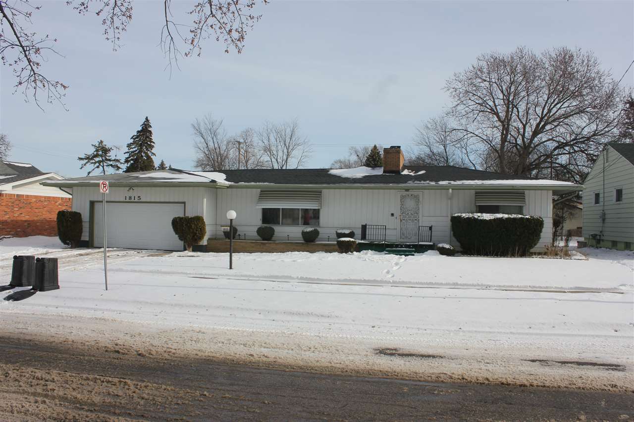 1815 Chelan Street Flint, MI 48503 - Photo 1 of 11