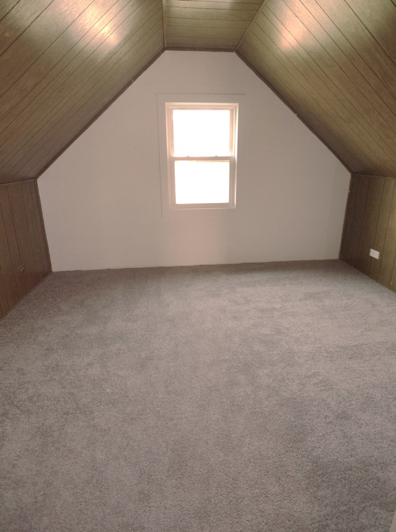 1509 Morris Avenue Berkeley, IL 60163 - Photo 24 of 28 a view of a window in an empty room