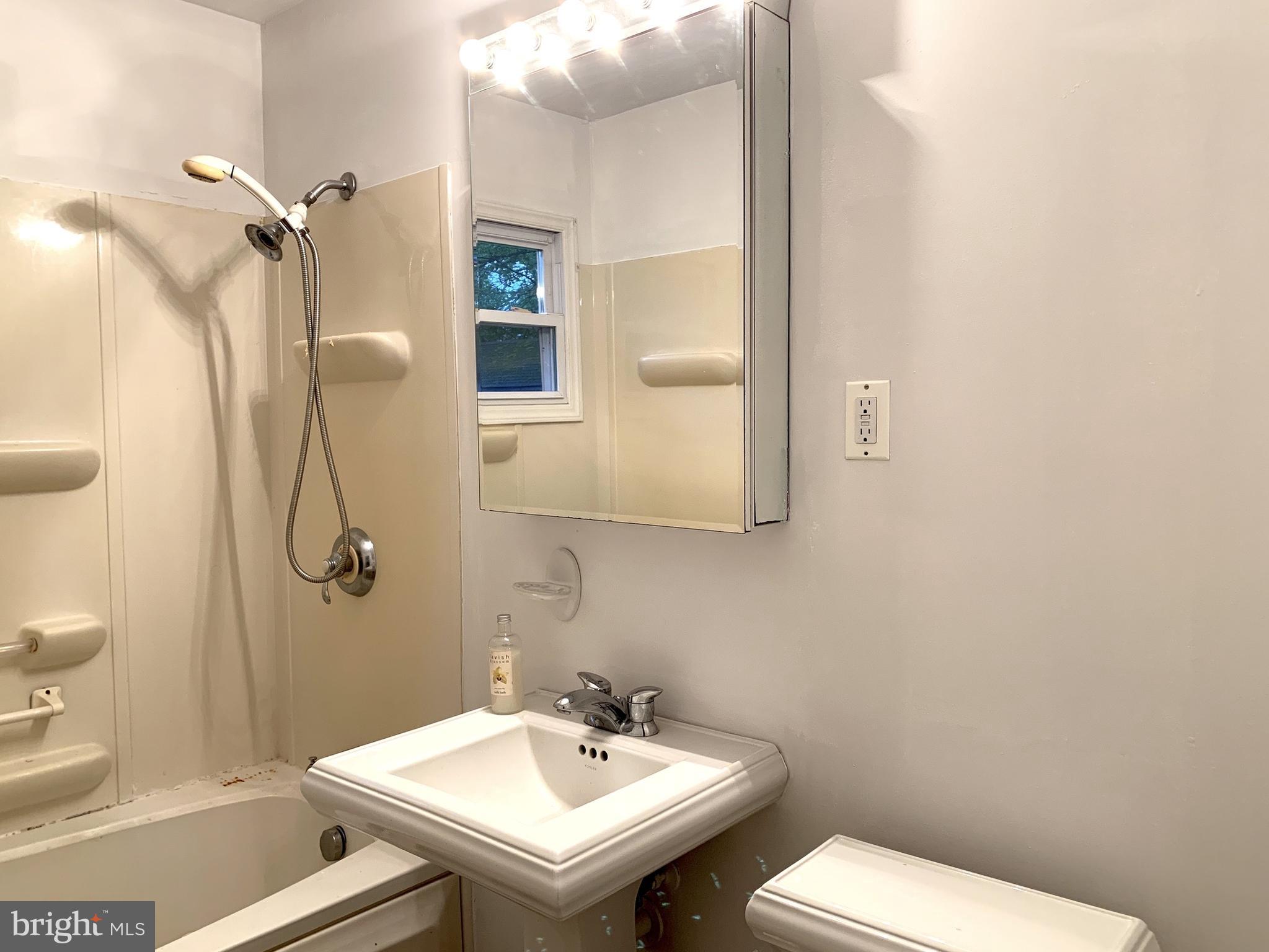 7872 Elizabeth Road Pasadena, MD 21122 - Photo 17 of 30 Gallery Image 17