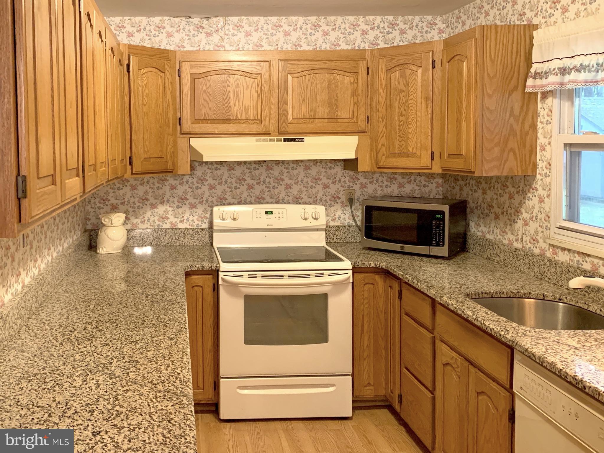 7872 Elizabeth Road Pasadena, MD 21122 - Photo 4 of 30 Gallery Image 4