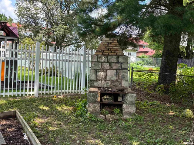 $230,000 | 2241 Spring Street, Quincy, IL 62301