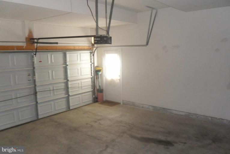 606 Crawfords Ridge Road Odenton, MD 21113 - Photo 14 of 24 Garage 1