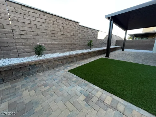 $2,490 | 612 Emerson Creek Court, North Las Vegas, NV 89084