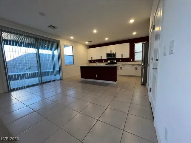 $2,490 | 612 Emerson Creek Court, North Las Vegas, NV 89084