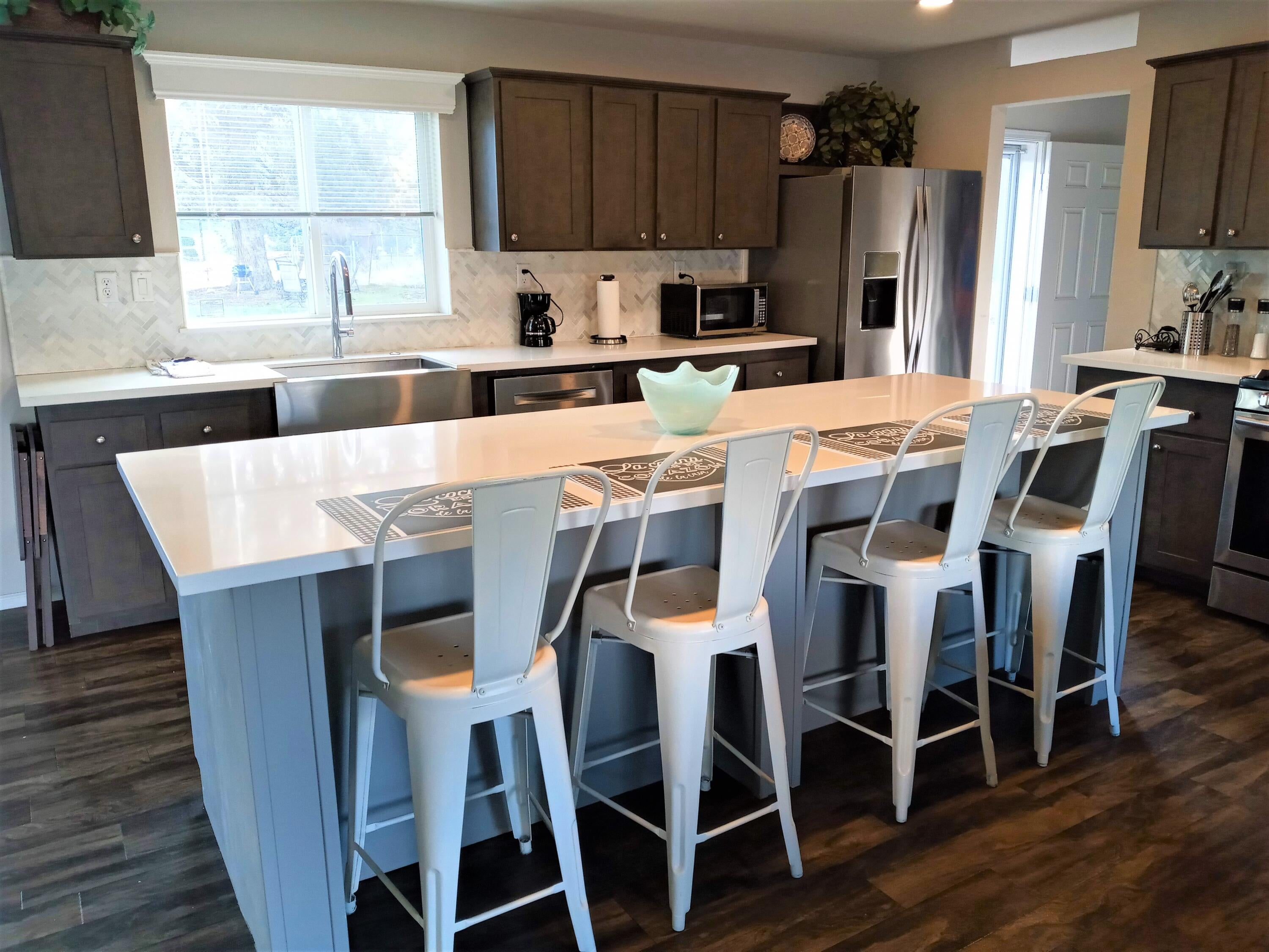 10607 Riveredge Place Klamath Falls, OR 97601 - Photo 5 of 18 Brkfst Bar