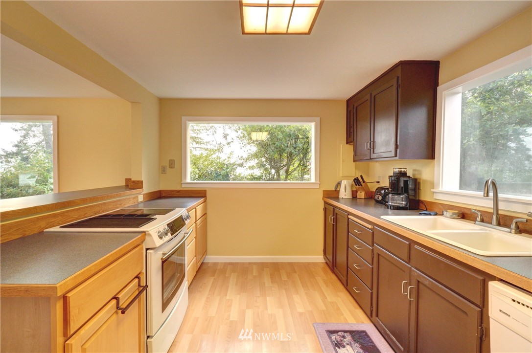 13317 Agate Beach Road Anderson Island, WA 98303 - Photo 8 of 40 Gallery Image 8