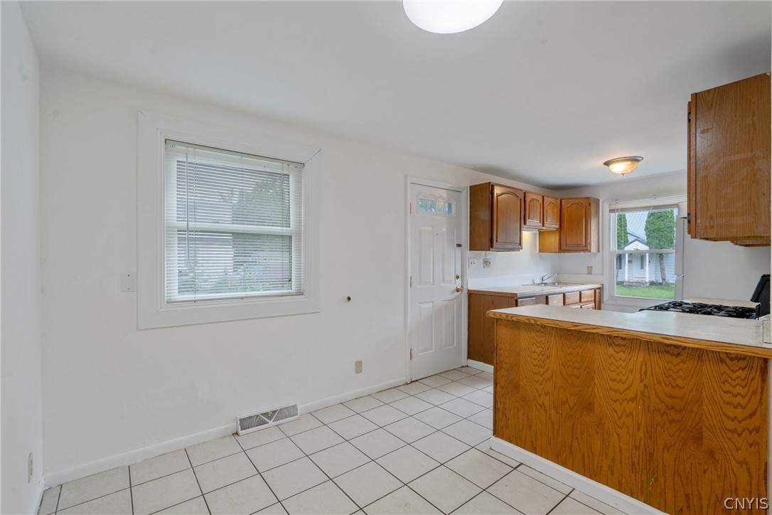 176 Ruth Avenue Syracuse, NY 13210 - Photo 9 of 26