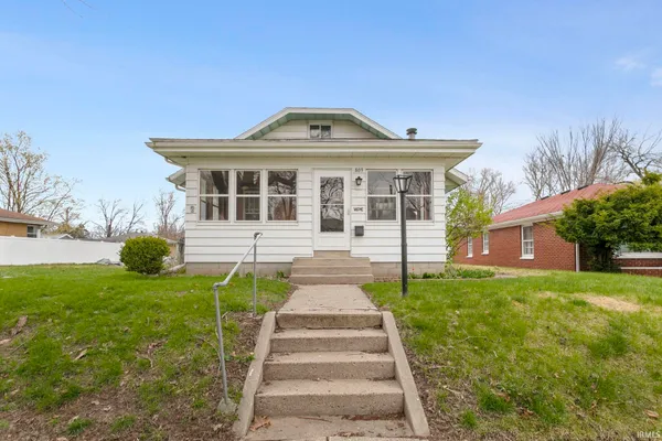 $185,000 | 809 East Victoria Street, South Bend, IN 46614