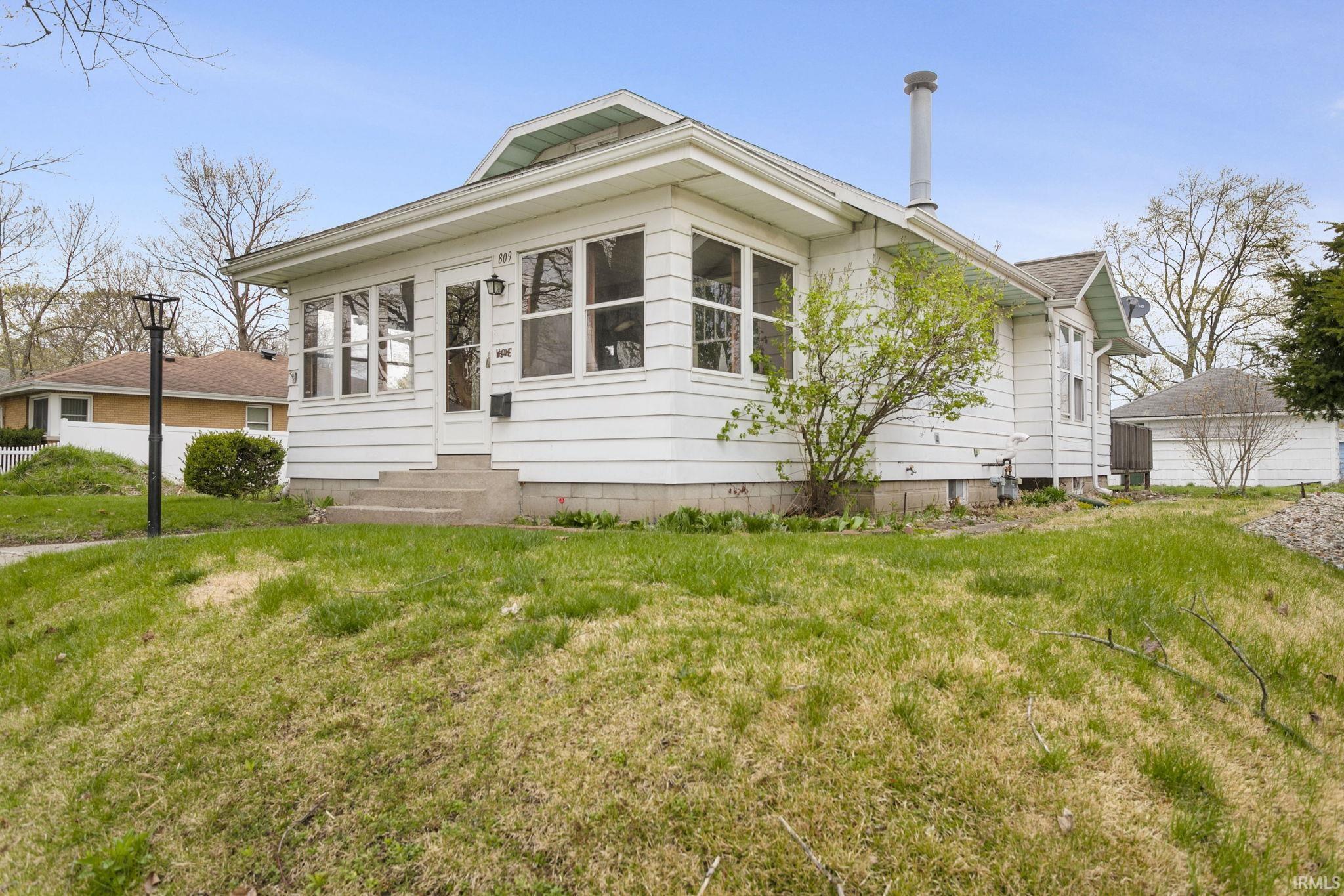 809 East Victoria Street South Bend, IN 46614 - Photo 2 of 21