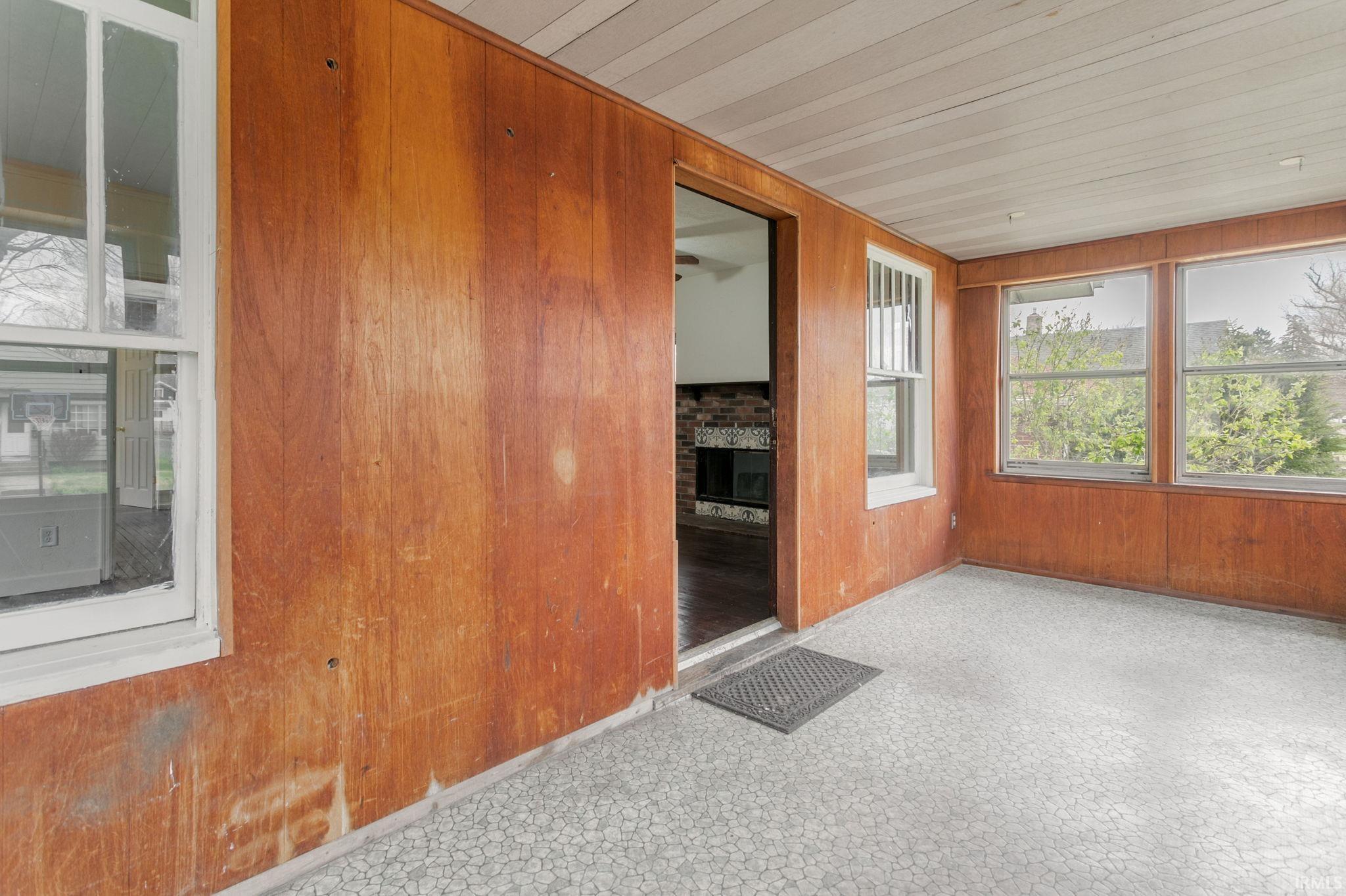 809 East Victoria Street South Bend, IN 46614 - Photo 3 of 21