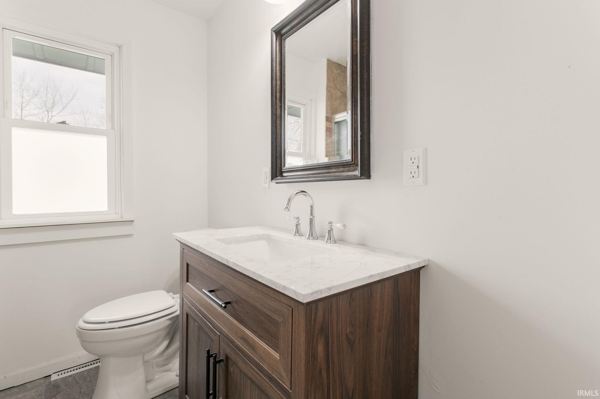 809 East Victoria Street South Bend, IN 46614 - Photo 8 of 21