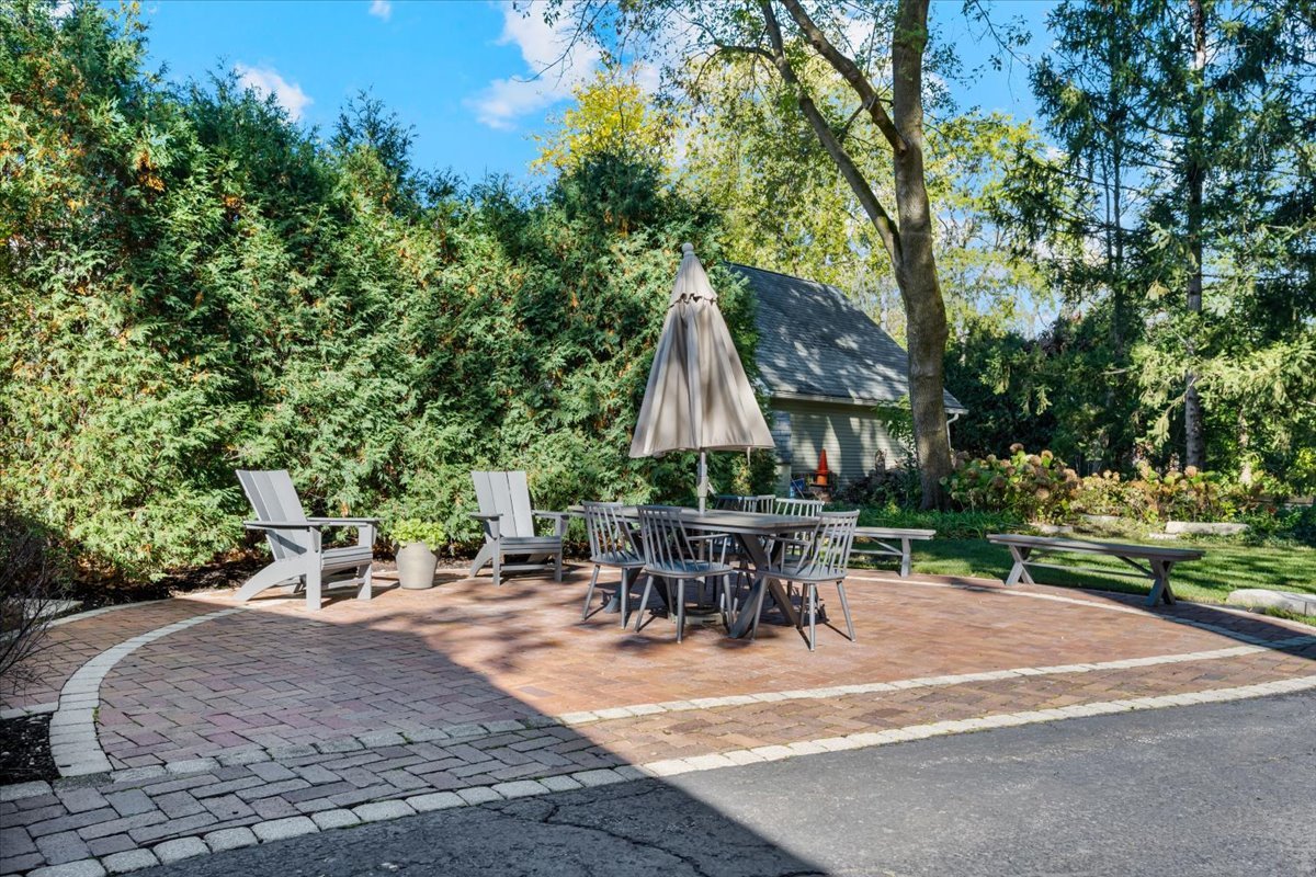 989 Ash Street Winnetka, IL 60093 - Photo 29 of 35 a view of outdoor space yard and patio
