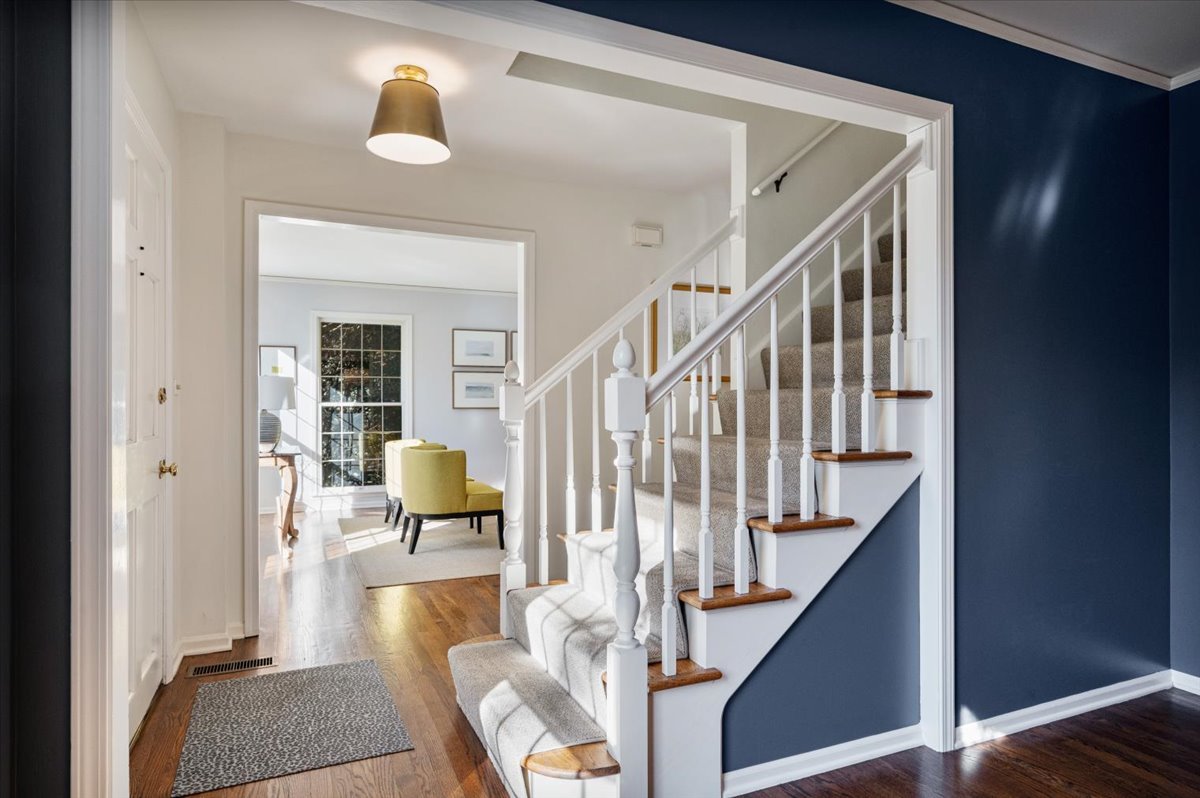 989 Ash Street Winnetka, IL 60093 - Photo 6 of 35 a view of entryway and hall with wooden floor