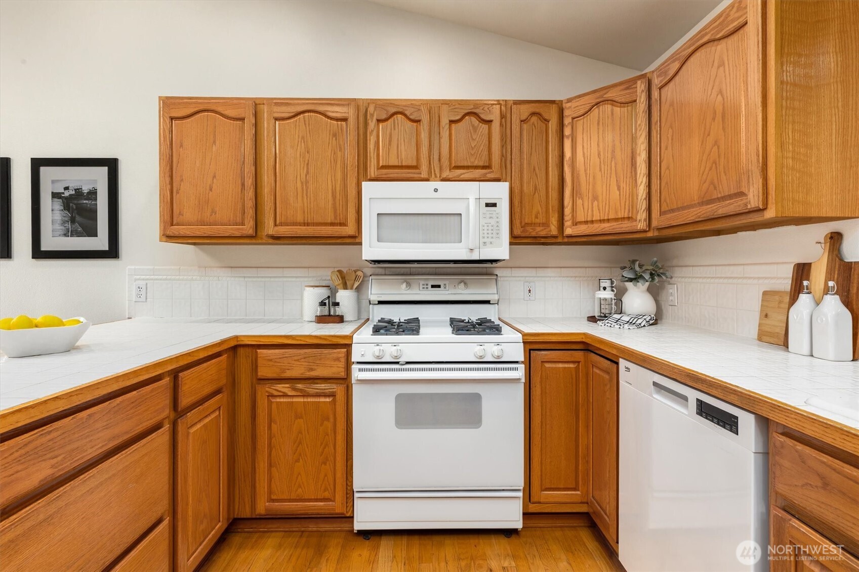 14118 Beverly Park Road, Unit B Edmonds, WA 98026 - Photo 14 of 40 Gallery Image 14