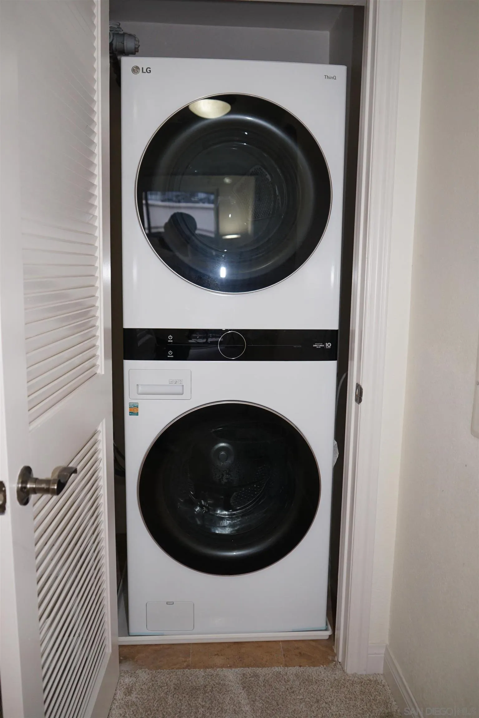 9263 Regents Road San Diego, CA 92037 - Photo 14 of 14 a utility room with dryer and washer