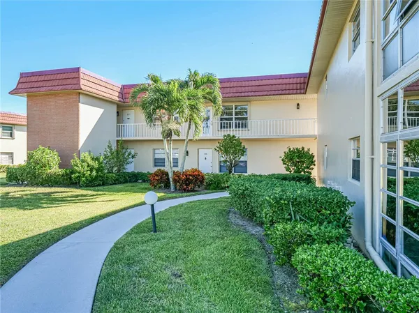 $1,800 | 55 Woodland Drive, Unit 207, Vero Beach, FL 32962